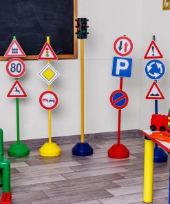 Alternative view of Educatie rutiera, set cu semafor si indicatoare